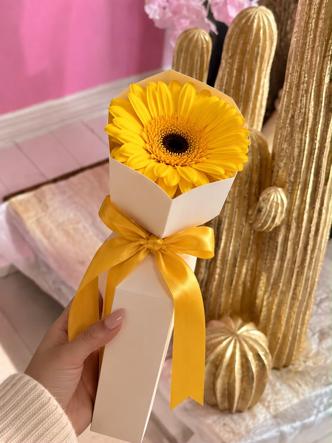 SINGLE ROSE