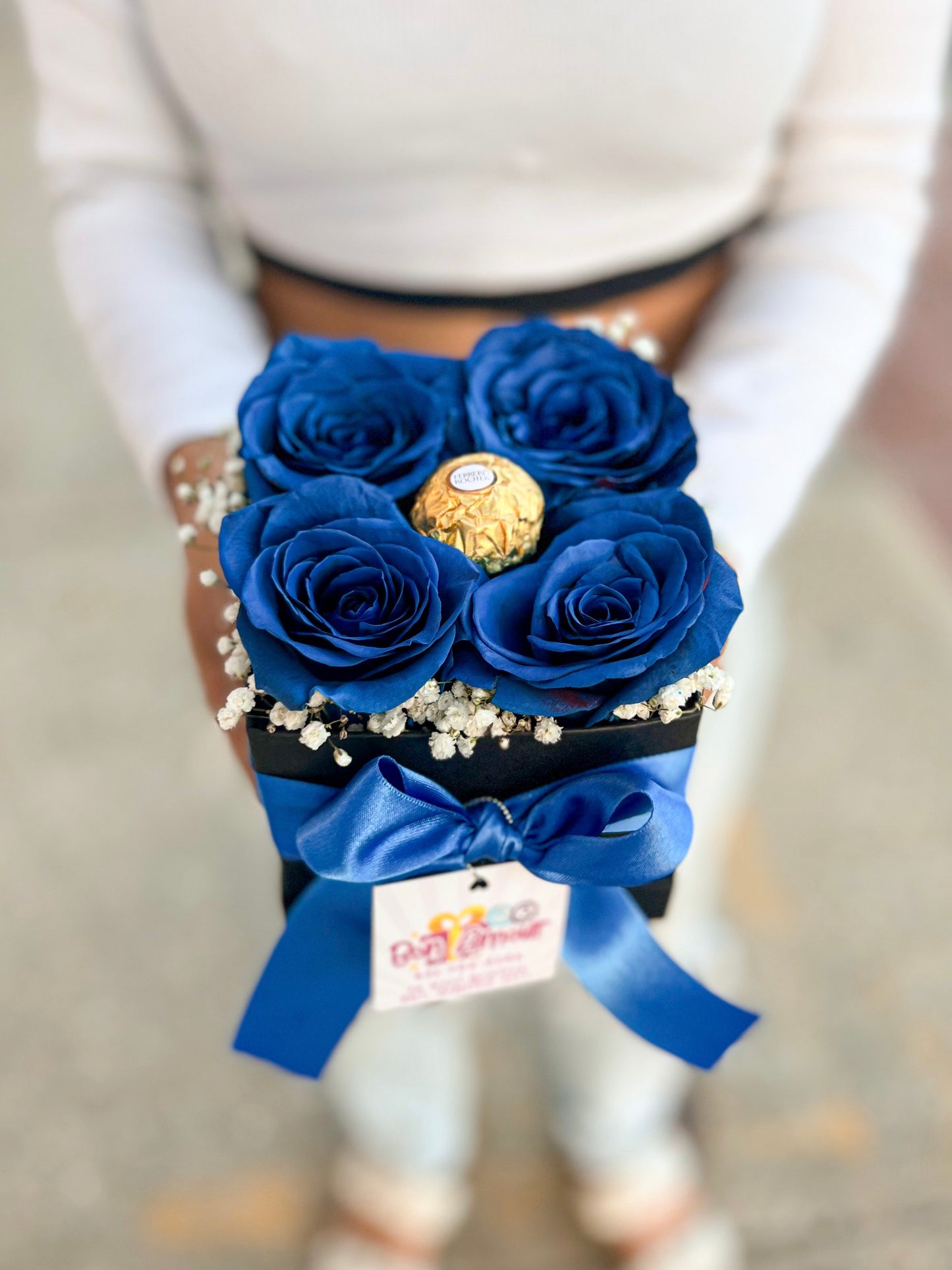 NATURAL BLUE ROSES